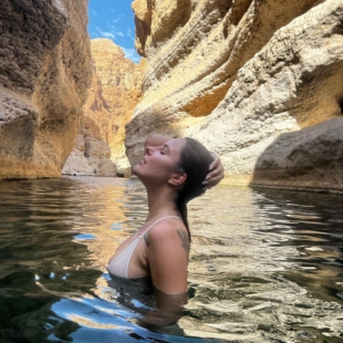 Wadi Shab Group Tour: Scenic Canyon Adventure